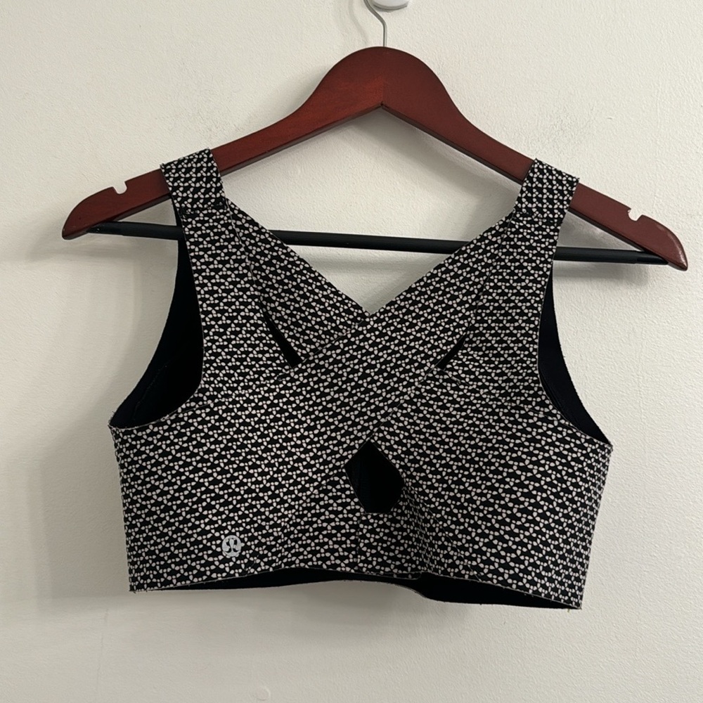 lululemon athletica Black and White Sports Bra - Picture 4 of 5